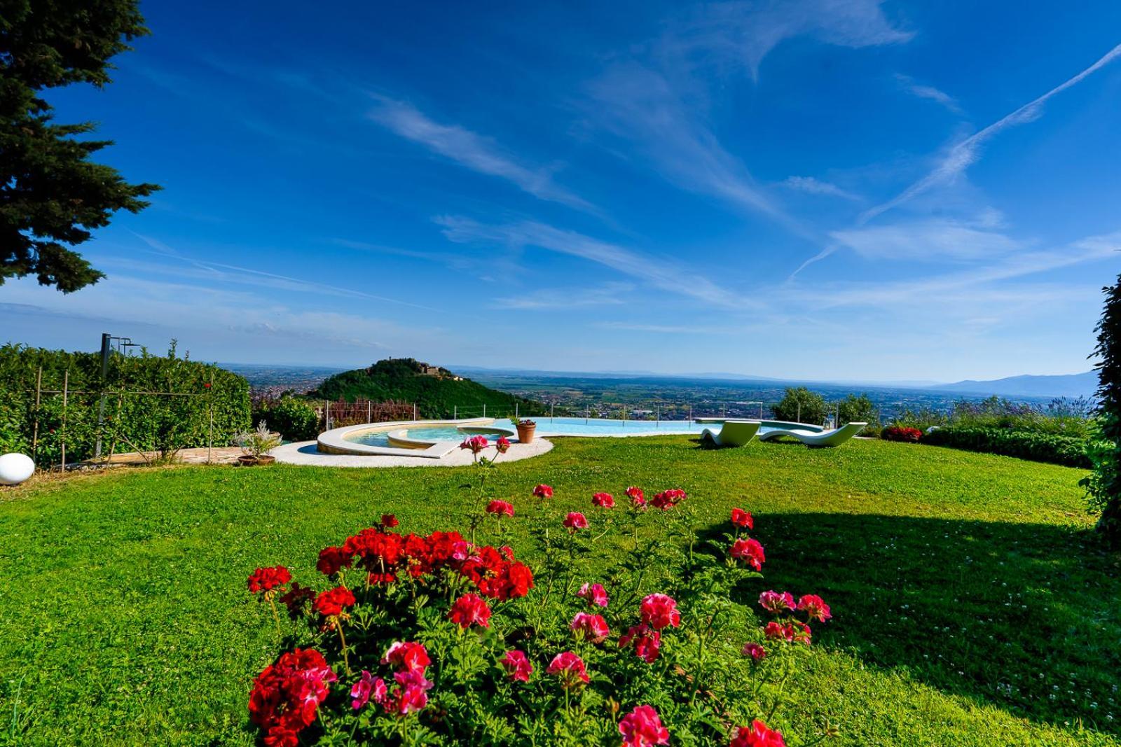 Casa Loretta, Your Luxurious Getaway With Stunning Views Nievole Екстериор снимка
